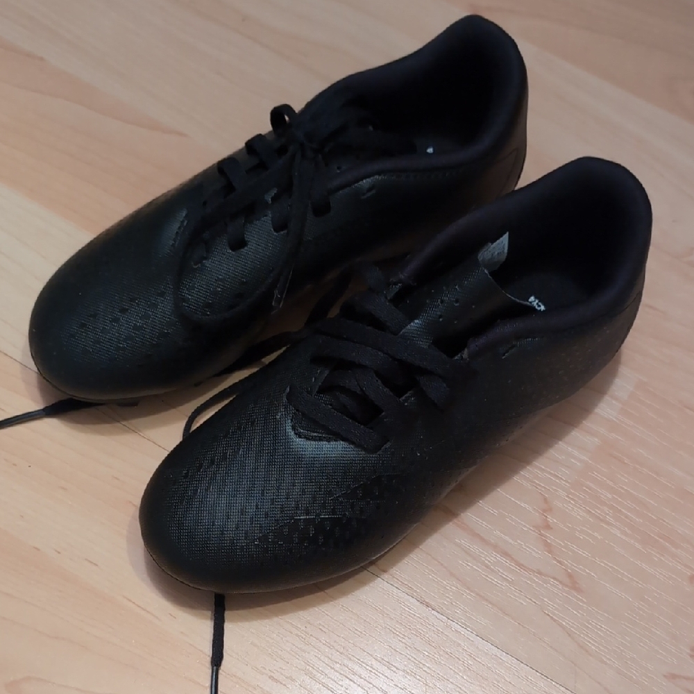Boys Adidas Predator Soccer Shoes